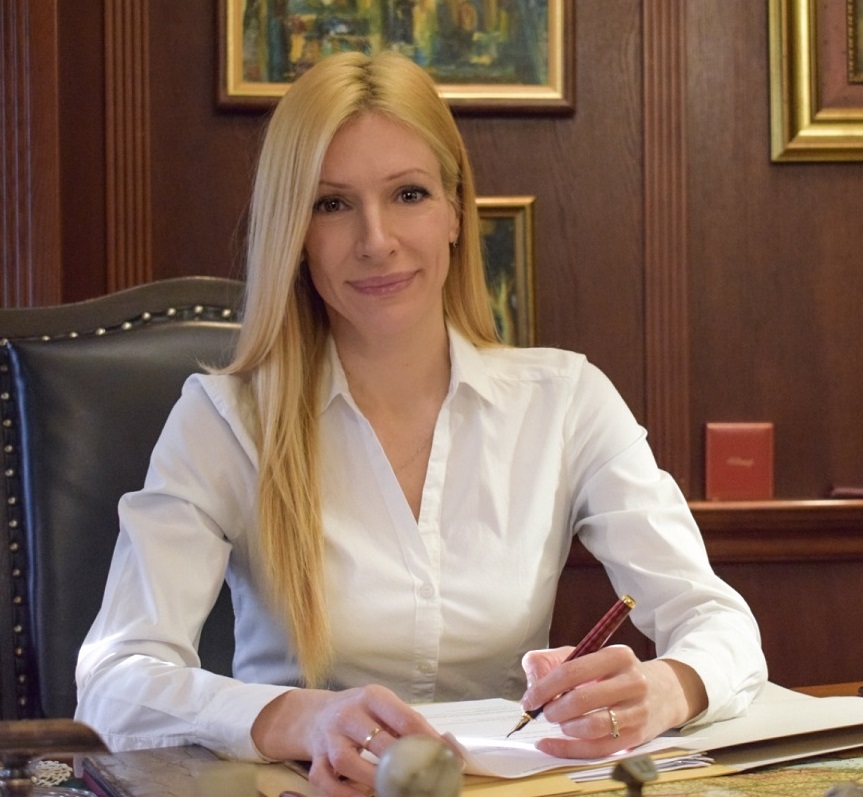 Dina Advokat